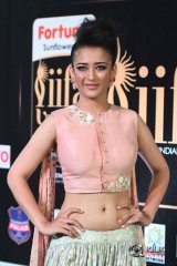 Akshara Hassan At IIFA Utsavam Awards 2017